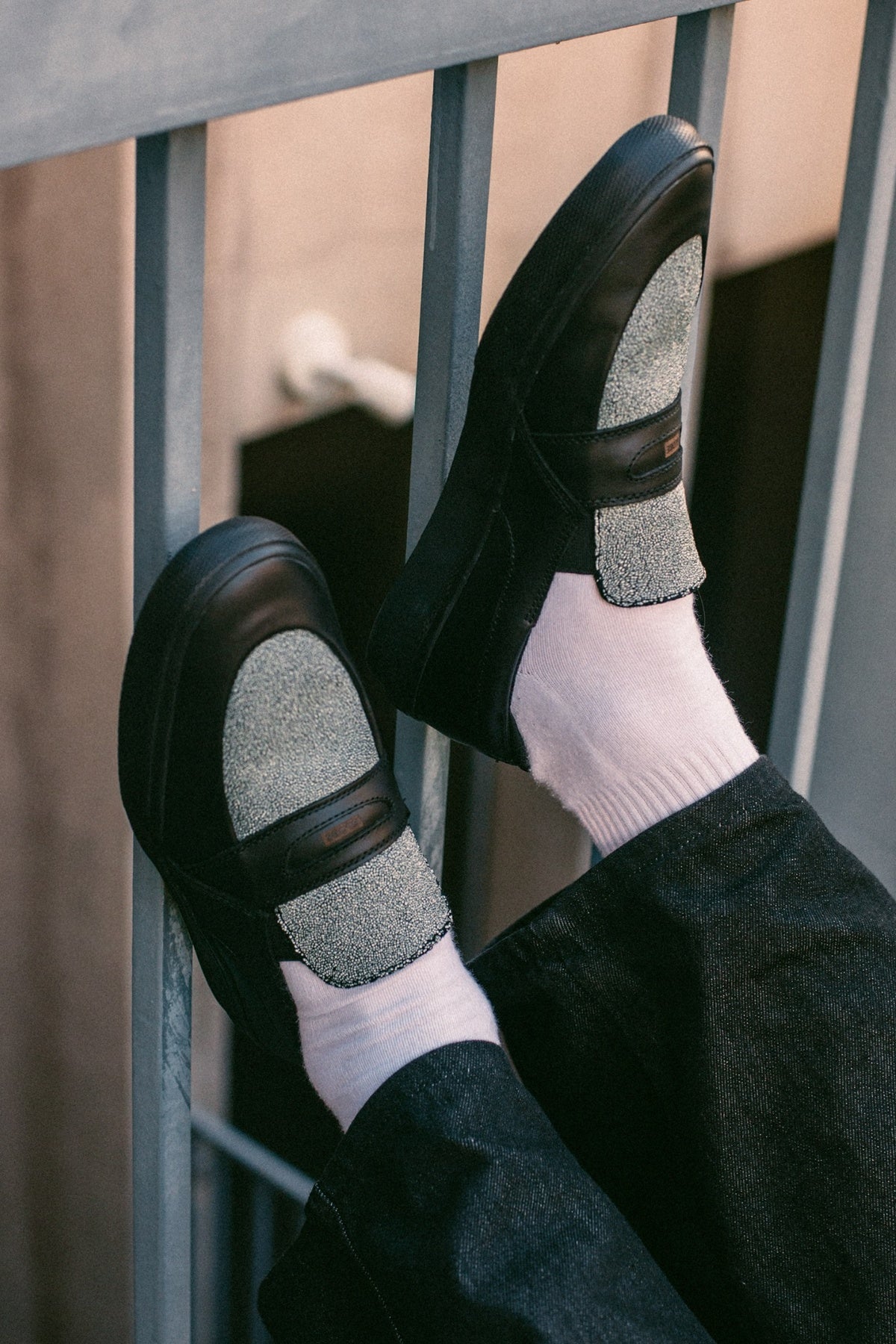 globe-liaizon-slip-on-skate-black-stingray image 2