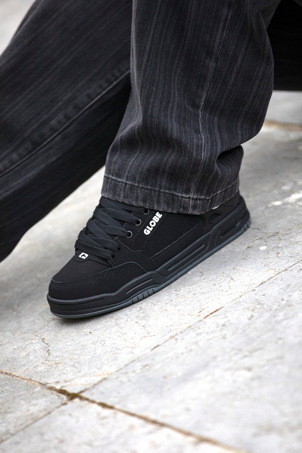 globe-tilt-black-black-tpr-scarpe-skate-heritage image 2
