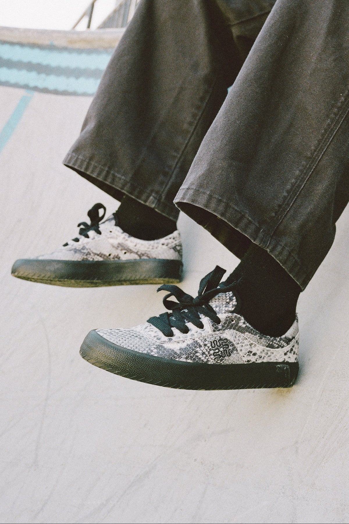 globe-melbek-wasted-talent-black-snake-scarpe-skate image 2
