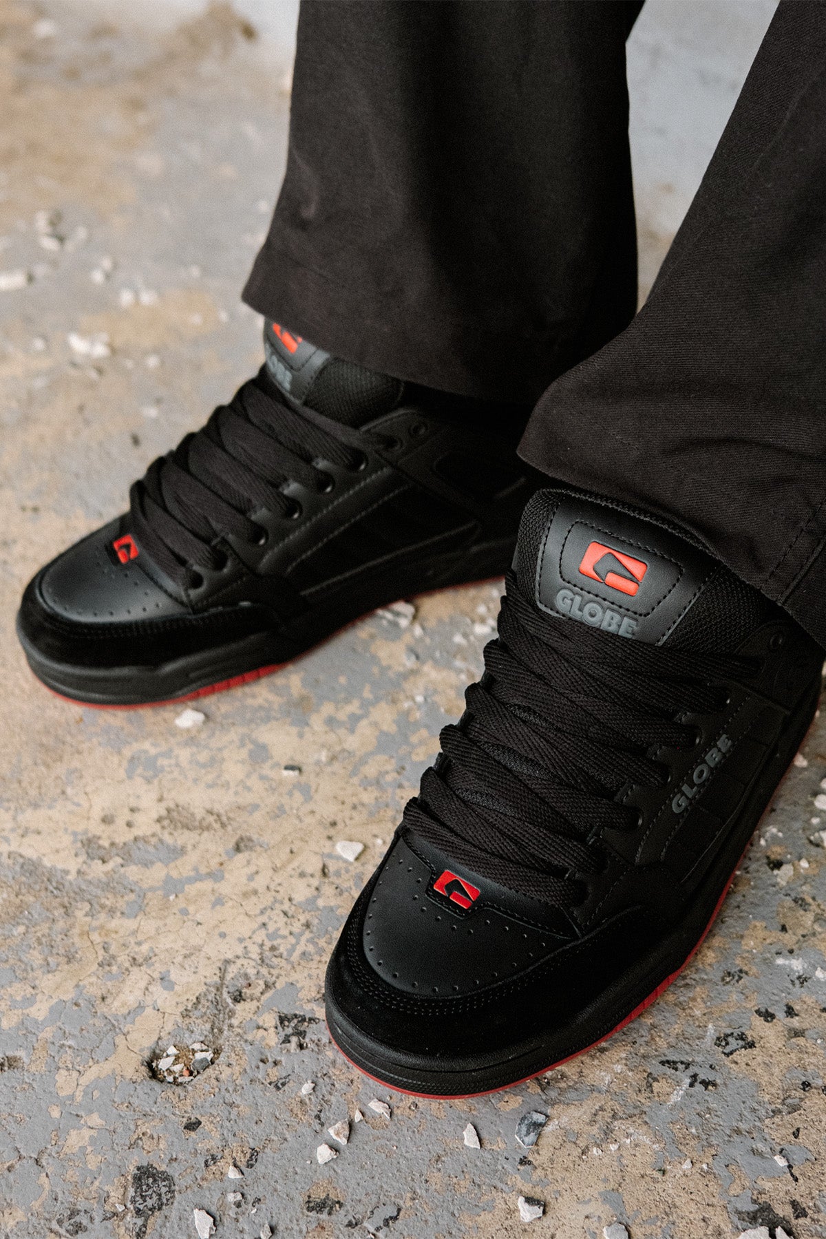 globe-tilt-scarpe-da-skate-black-red-charcoal image 2
