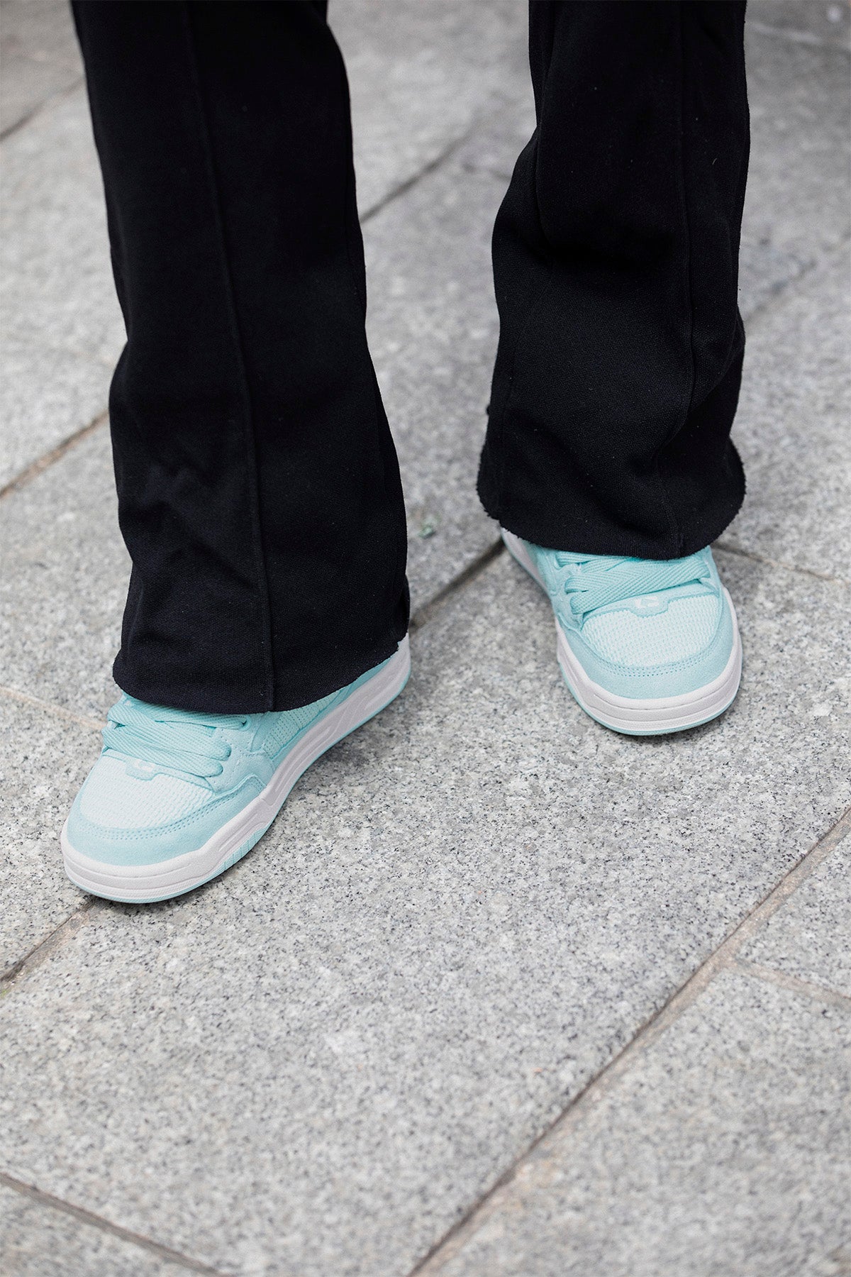 globe-tilt-scarpe-skate-aqua image 2