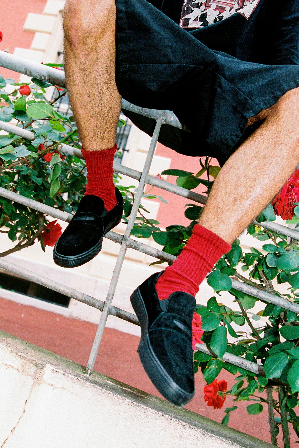 globe-liaizon-black-suede-scarpe-slip-on image 3