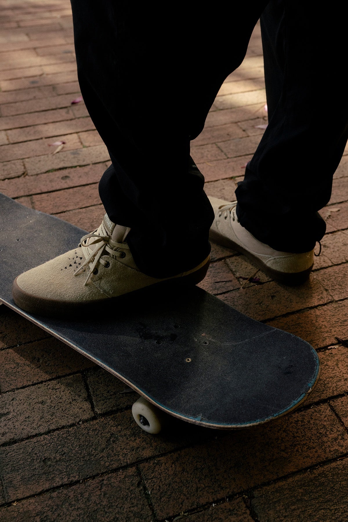 globe-mahalo-skate-shoes-sand-crepe image 3