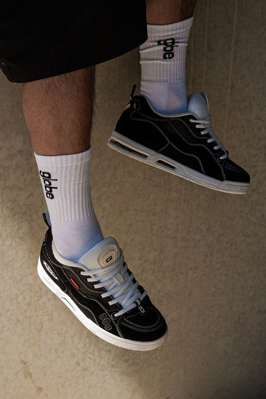 globe-ct-4-black-white-scarpe-skate image 2