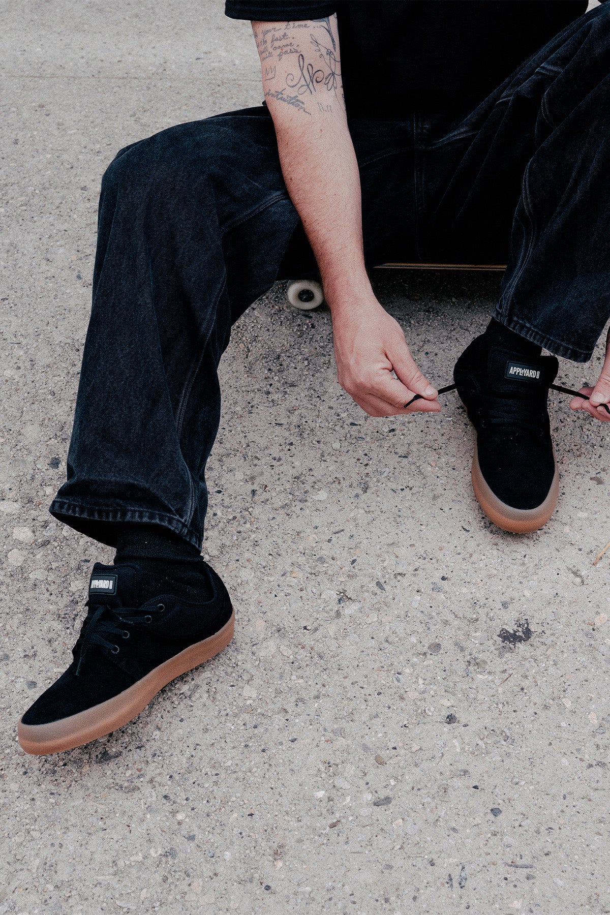 globe-mahalo-scarpe-skate-black-gum-crepe image 2