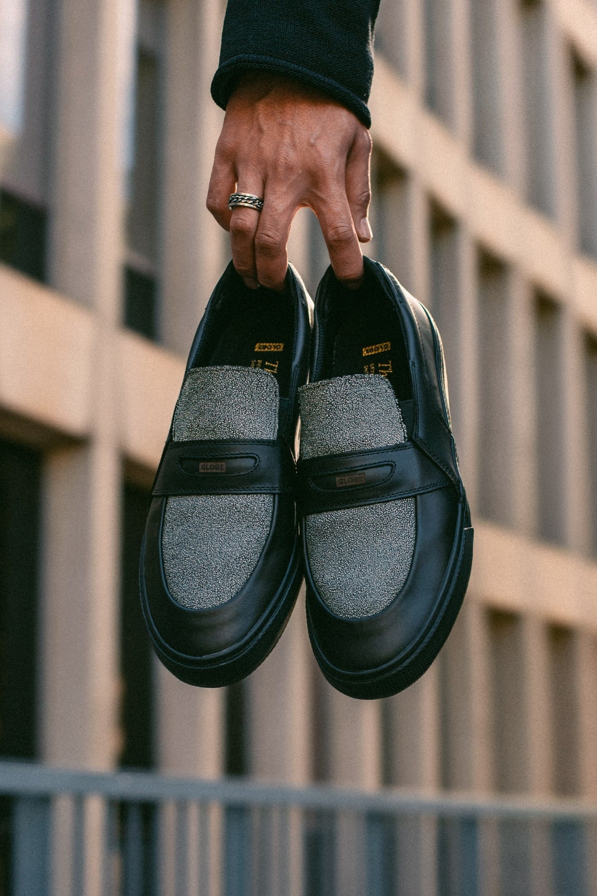 globe-liaizon-slip-on-skate-black-stingray image 4