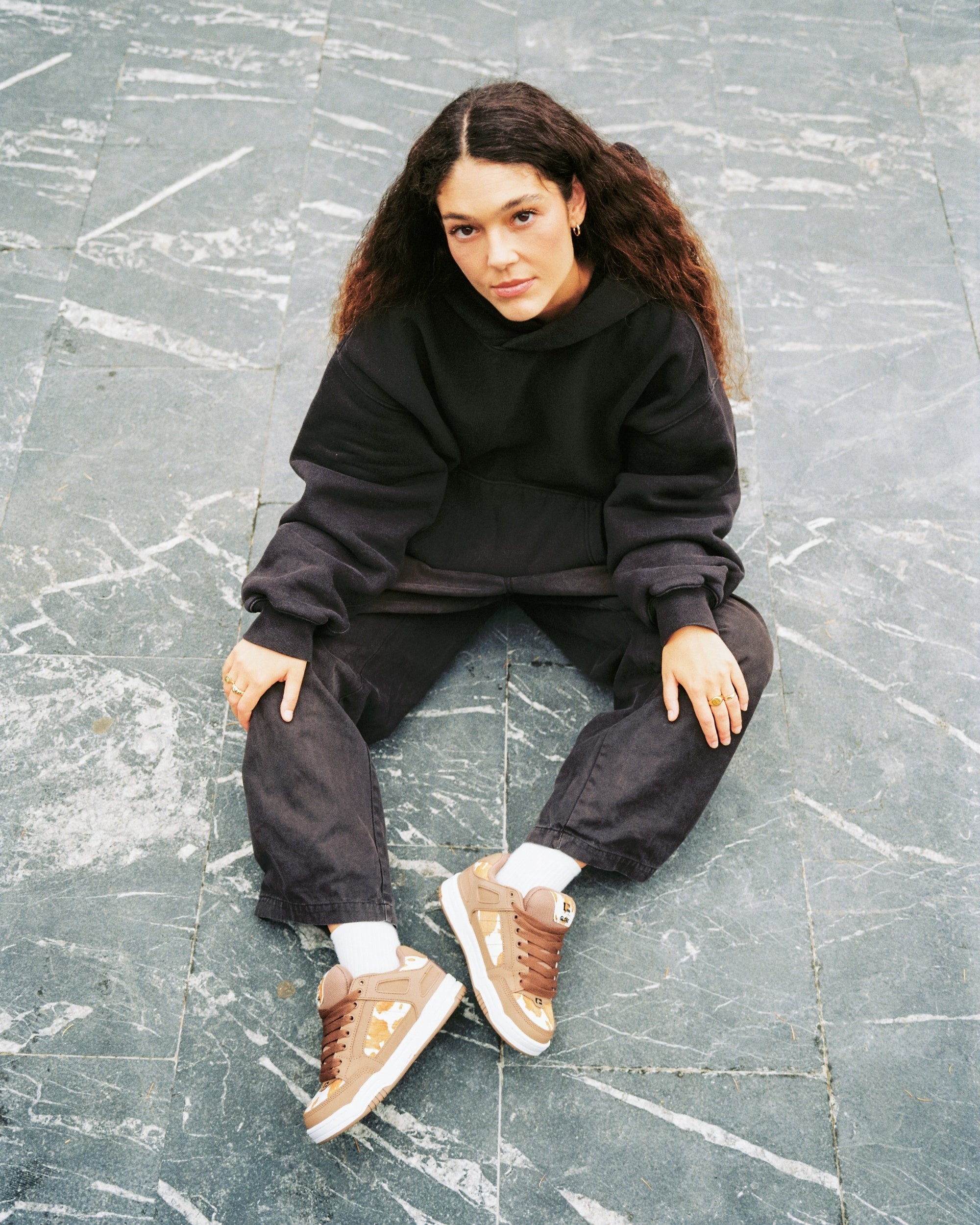 globe-tilt-scarpe-skate-brown-white-cow image 2