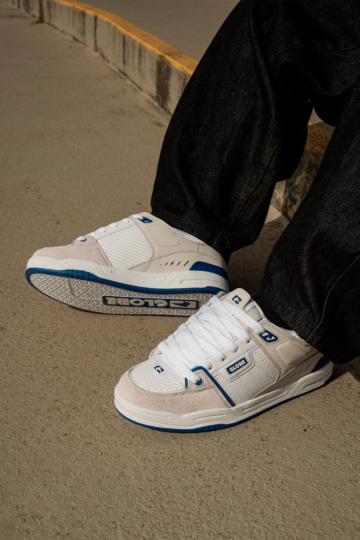 globe-fusion-blue-white-scarpe-skate-imbottite image 2