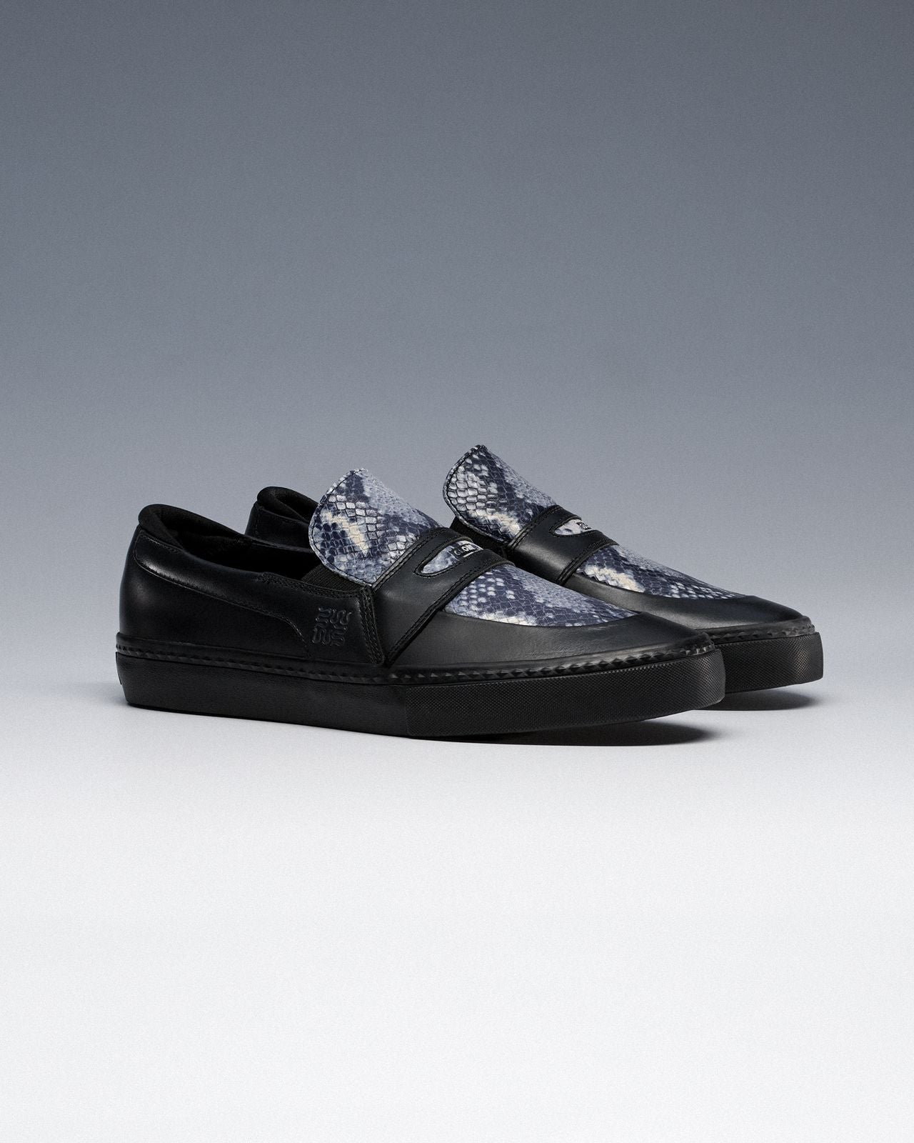 globe-liaizon-scarpe-slip-on-wasted-talent-black-snake image 4
