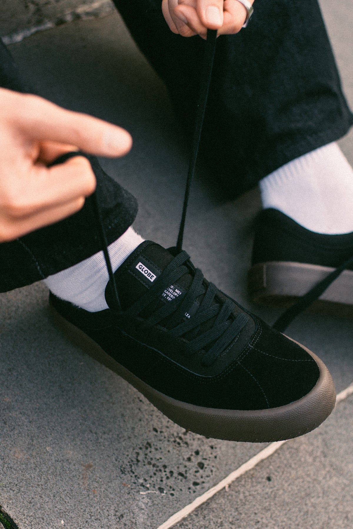 globe-melbek-scarpe-skate-low-black-gum image 3