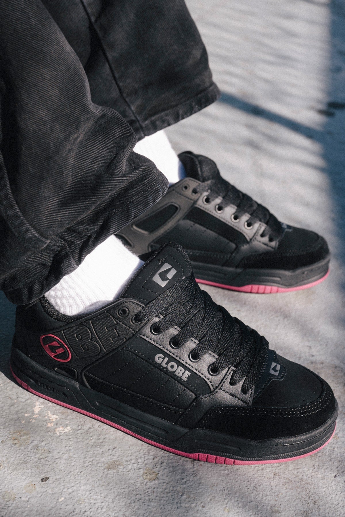 globe-tilt-scarpe-skate-heritage-black-black-pink image 5