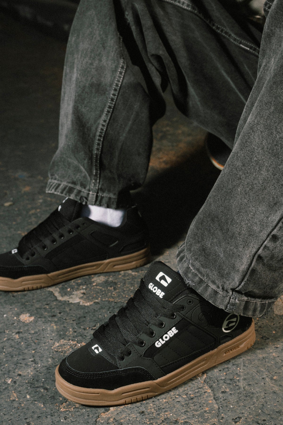 globe-tilt-onyx-gum-scarpe-skate-basse image 2