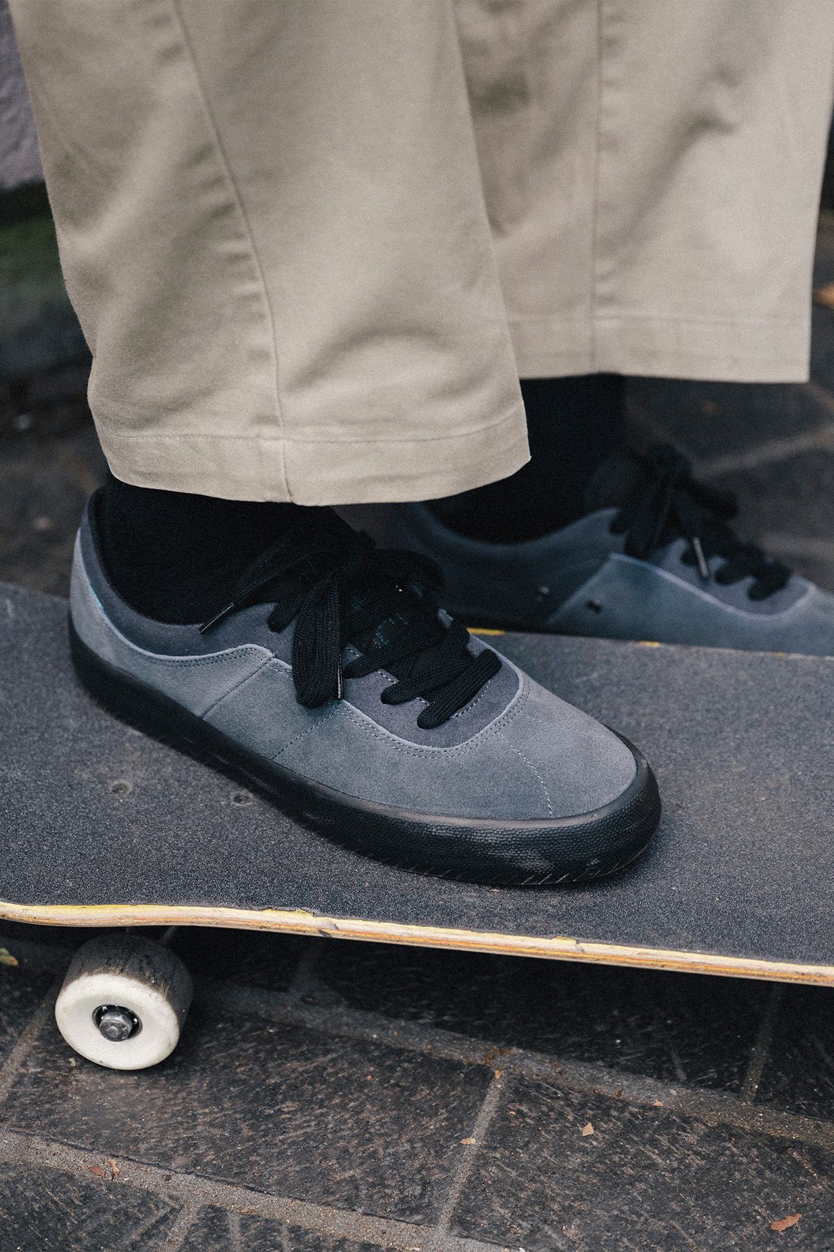 globe-melbek-scarpe-da-skate-grey-black image 4