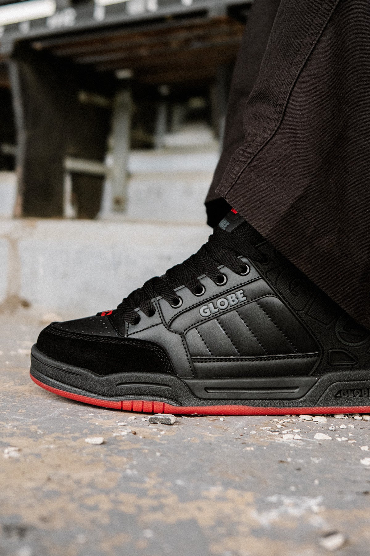 globe-tilt-scarpe-da-skate-black-red-charcoal image 3