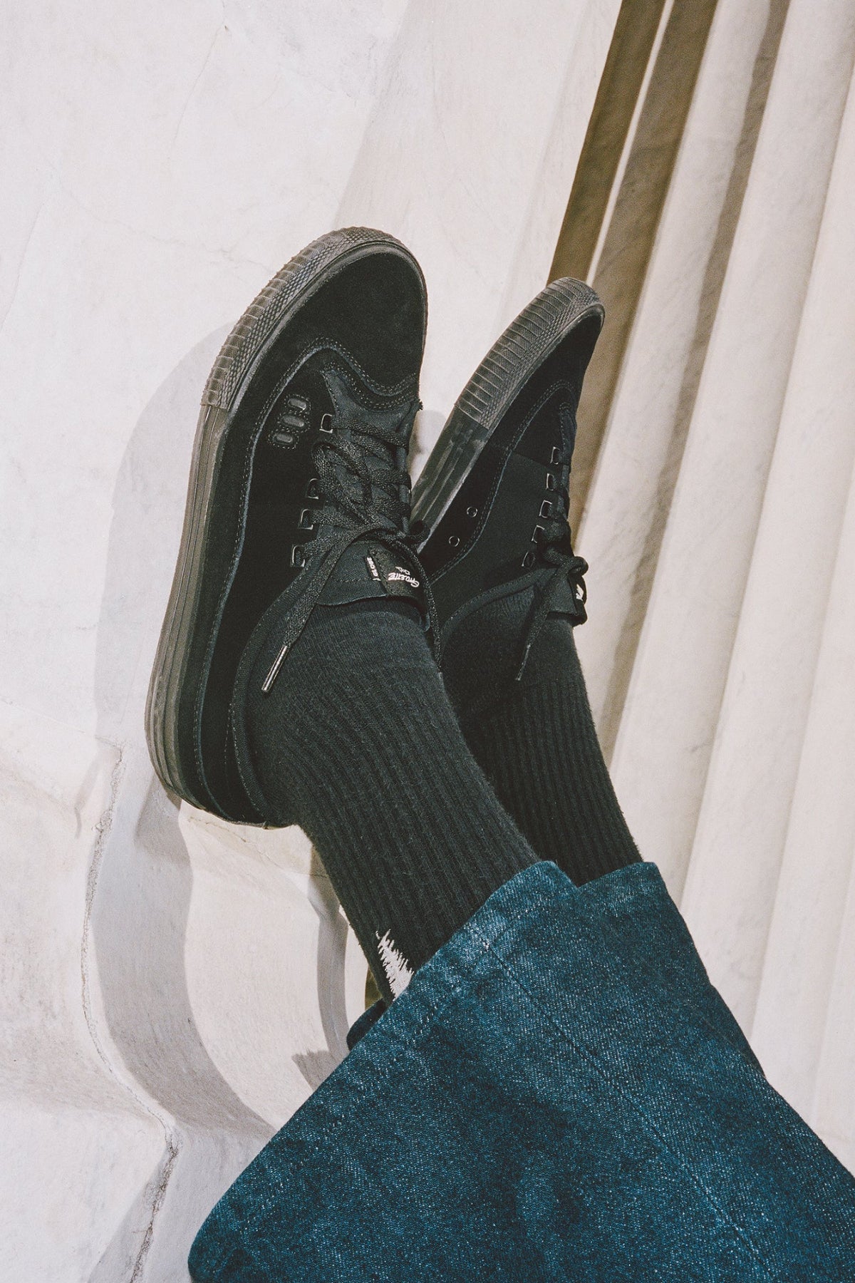 globe-gillette-scarpe-pro-da-skate-black-suede-black image 2