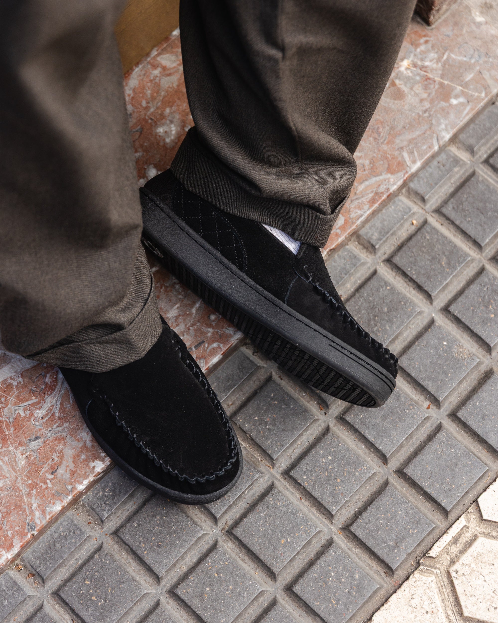 globe-castro-mocassino-skate-black-suede image 3
