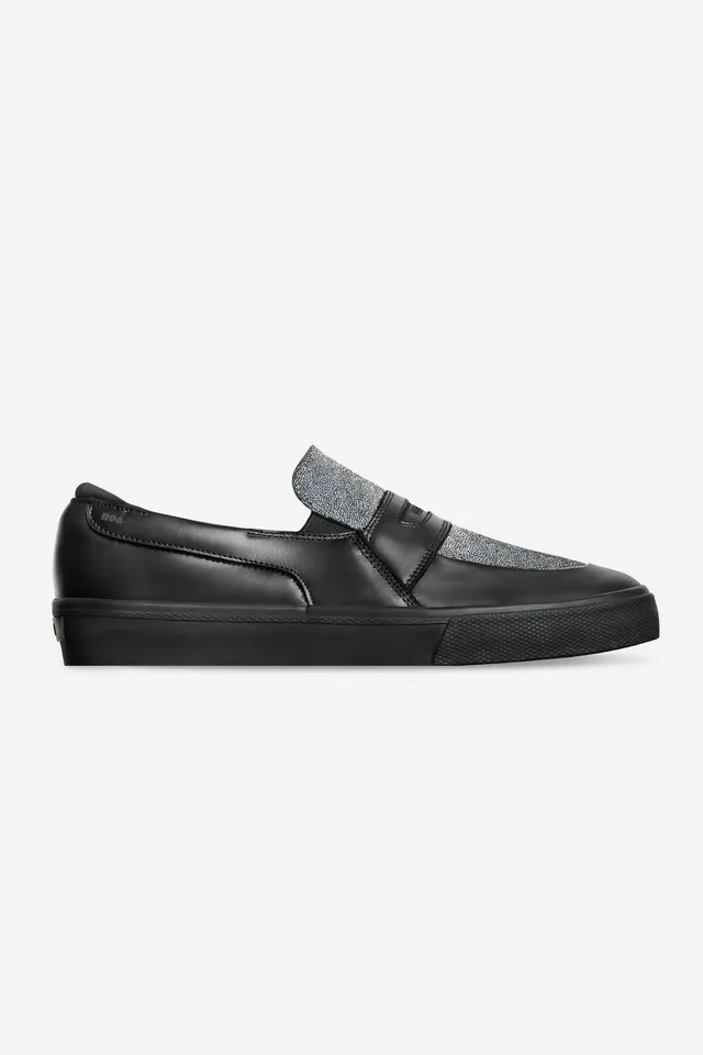 globe-liaizon-slip-on-skate-black-stingray image 1