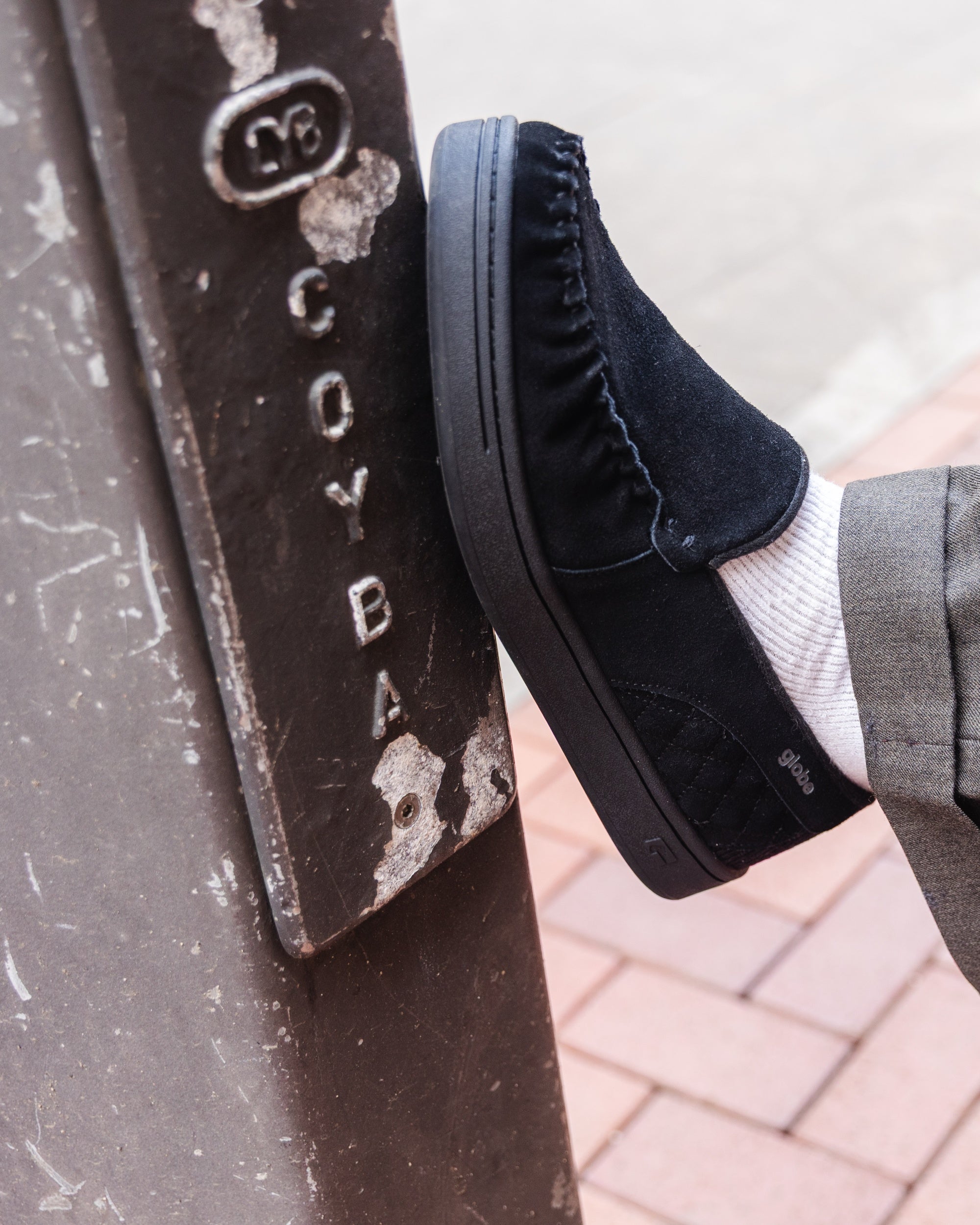 globe-castro-mocassino-skate-black-suede image 5