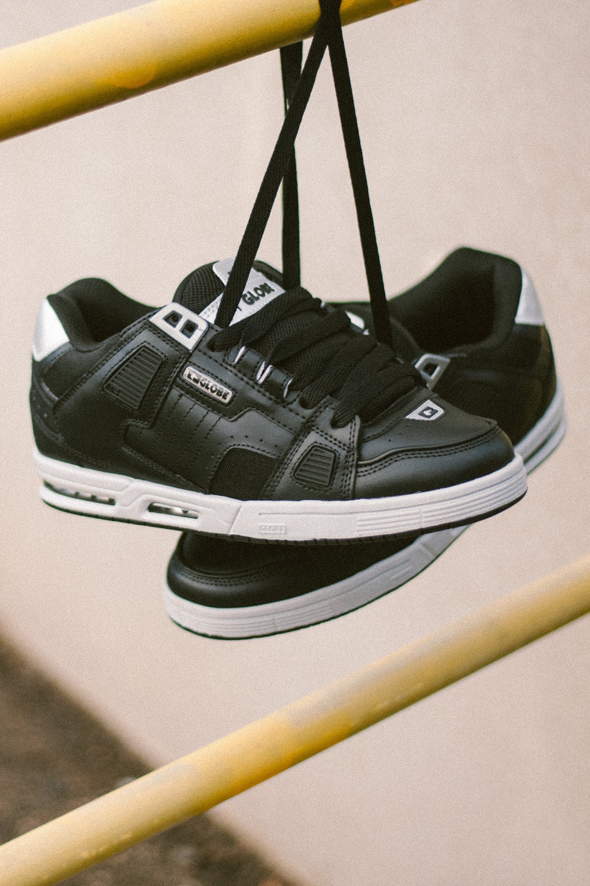 globe-sabre-scarpe-heritage-skate-black-silver image 3