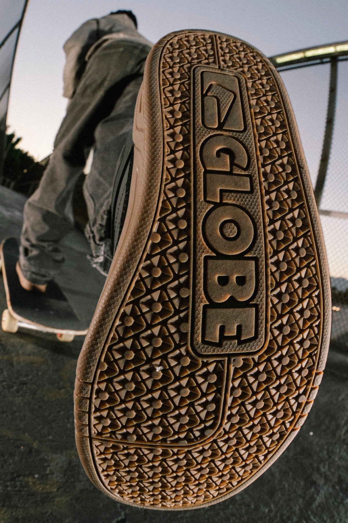 globe-tilt-onyx-gum-scarpe-skate-basse image 6
