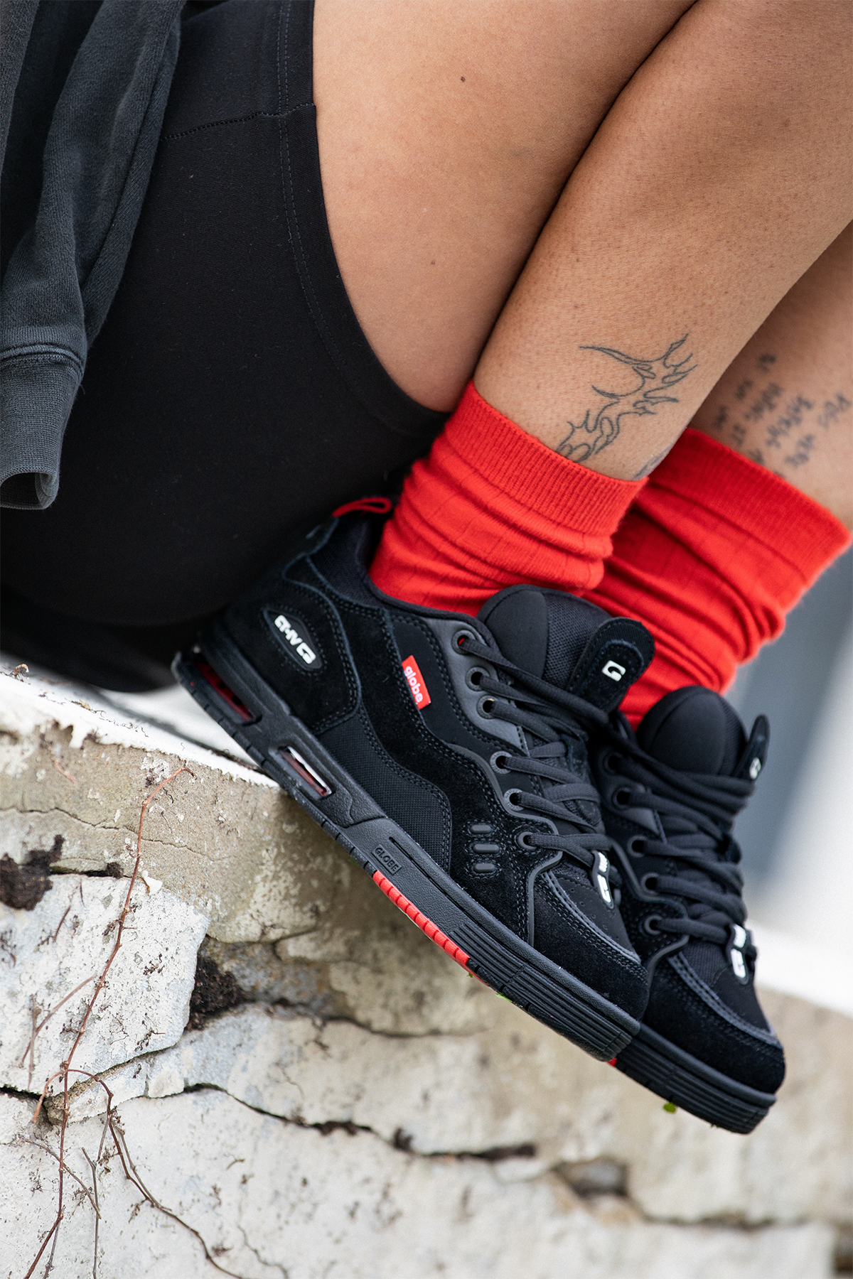 globe-ct-4-black-suede-scarpe-skate-heritage-best-seller image 2