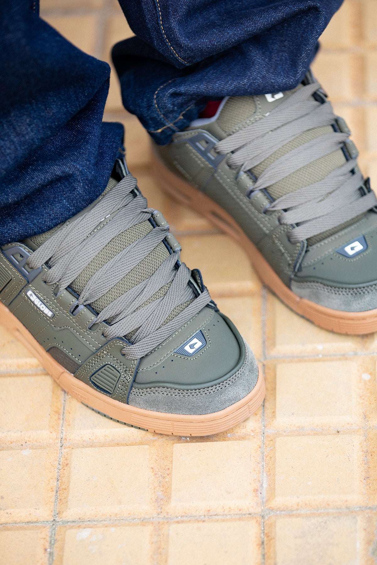 globe-sabre-scarpe-skate-moss-gum image 2