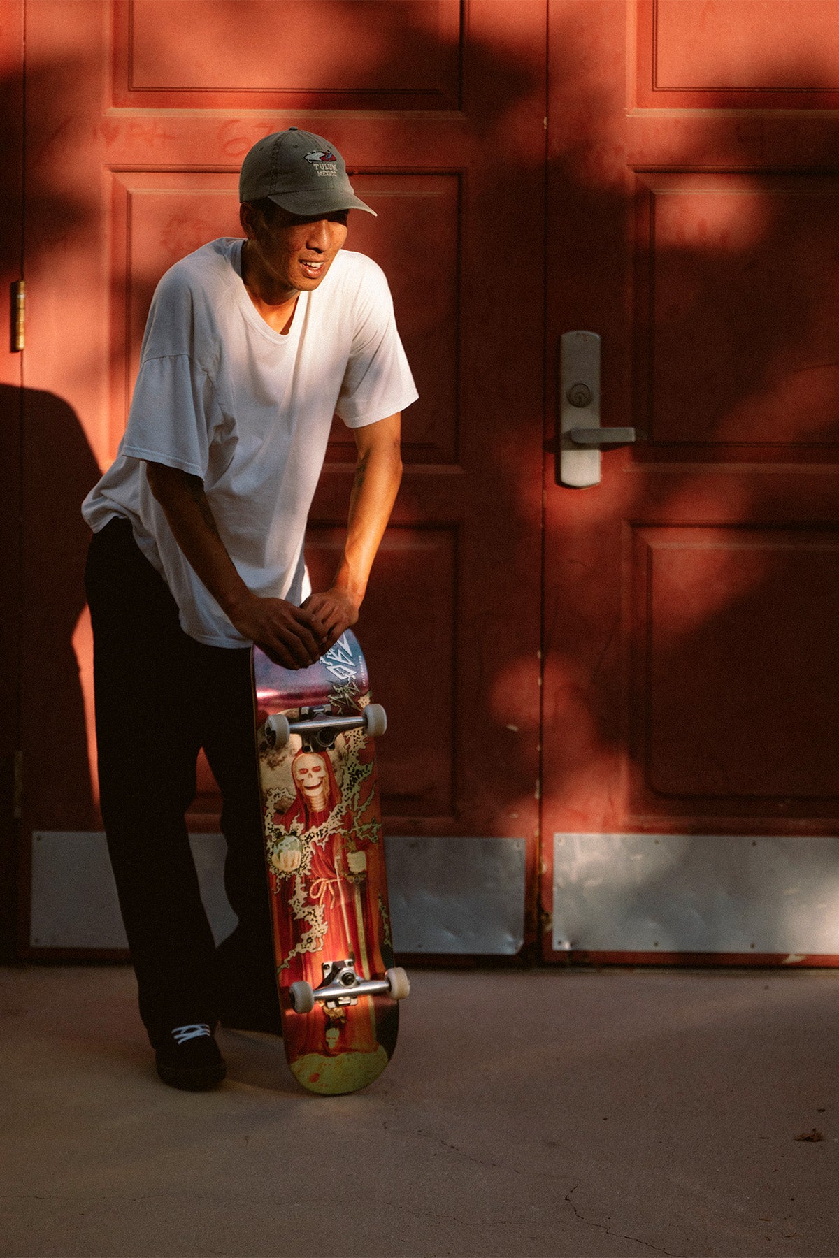 globe-g1-downtown-doom-tavola-skate-deck-8-0-silver-red image 4