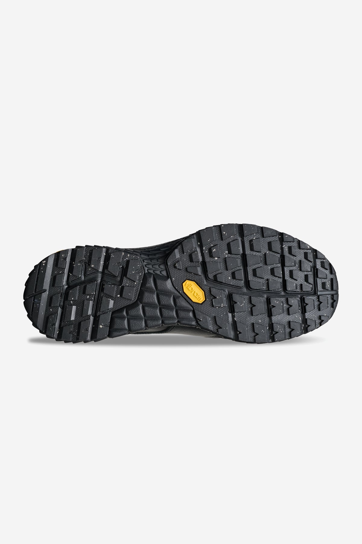 globe-liaizon-vibram-scarpe-lifestyle-black image 5