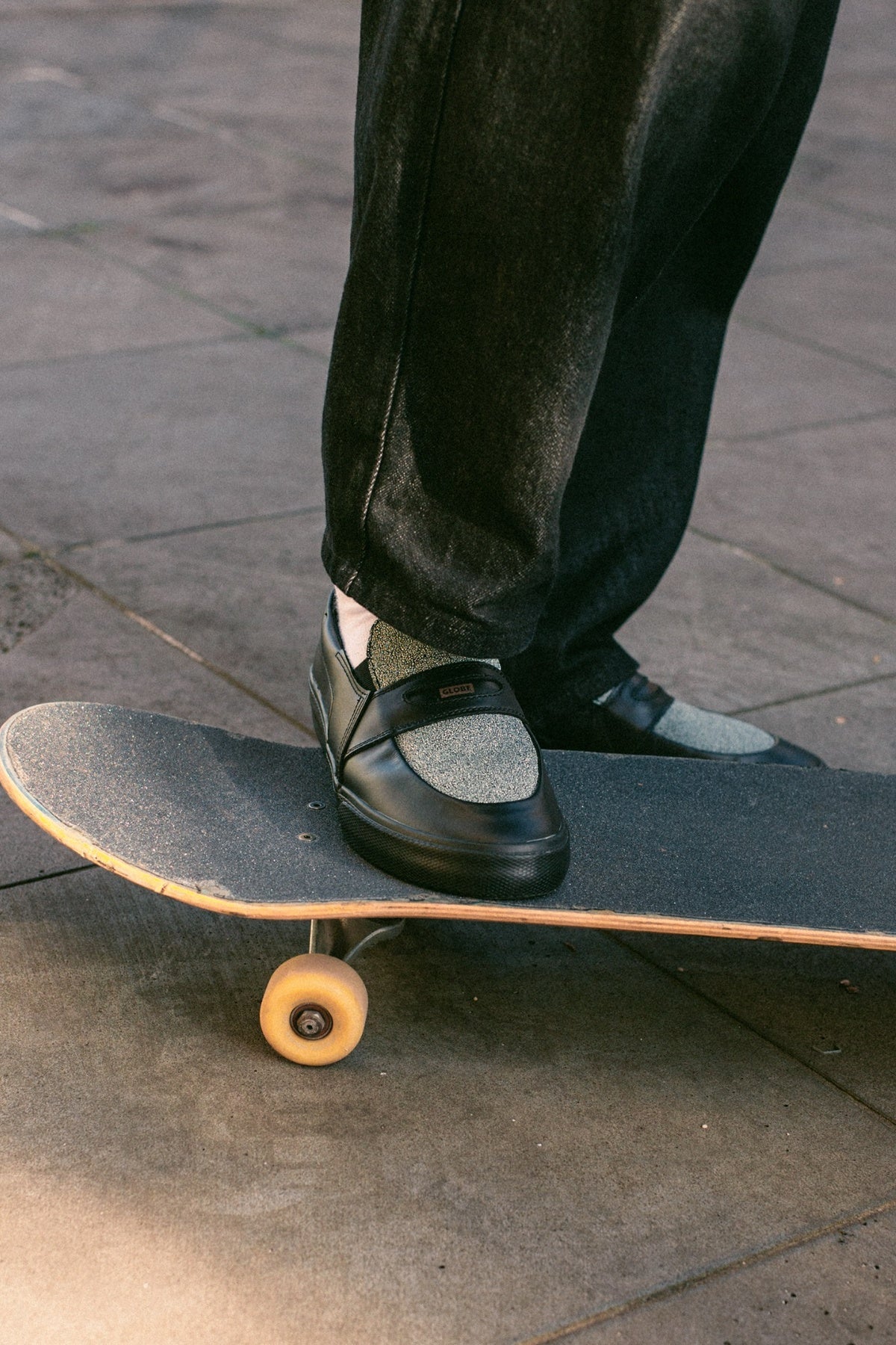 globe-liaizon-slip-on-skate-black-stingray image 6