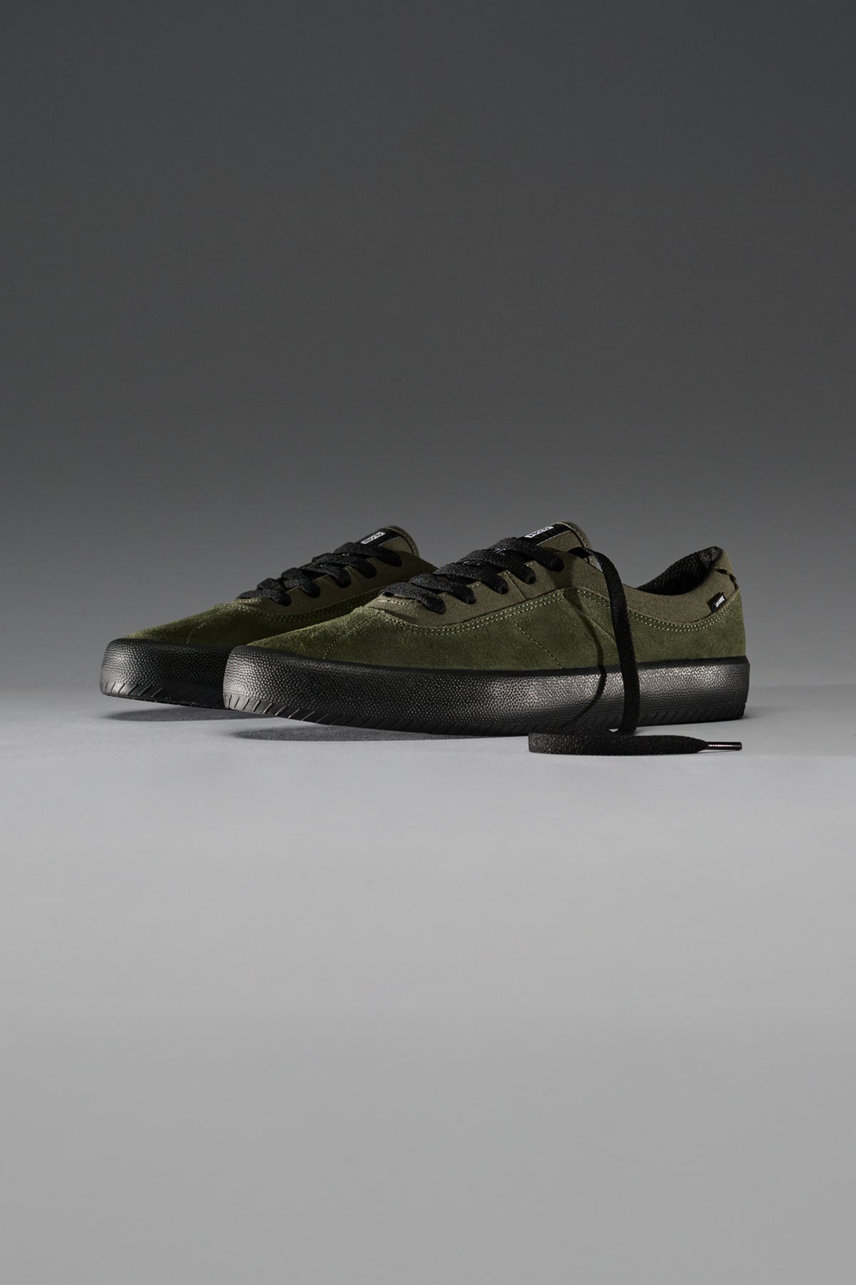 globe-melbek-olive-black-scarpe-skate-in-suede image 6