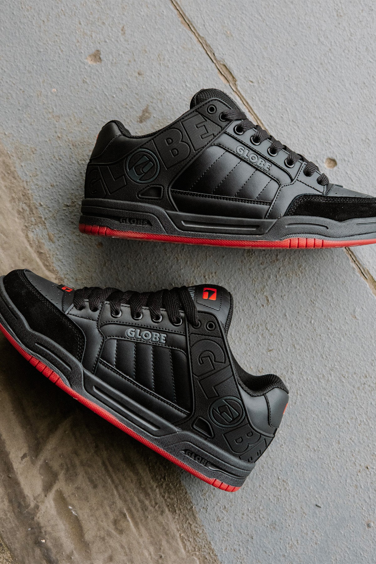 globe-tilt-scarpe-da-skate-black-red-charcoal image 7